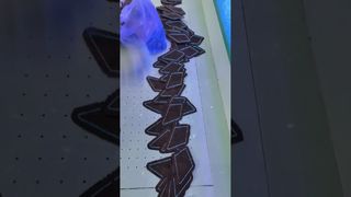 50 000 pièces/jour ! Machine de marquage de chaussures qui remplace 6 travailleurs