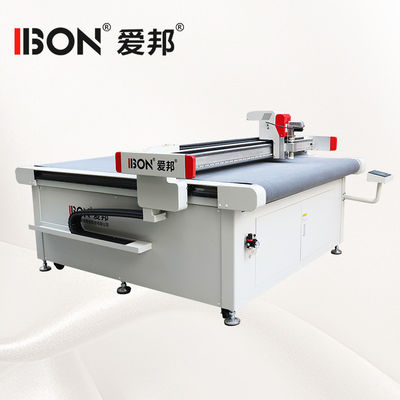 Bon prix Coupeuse rotative CNC multifonctionnelle 220V - 380V avec une surface de travail de 1600 x 1300 mm et une précision de positionnement de ±0,01 mm en ligne