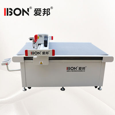Bon prix 220V - 380V Coupeuse de couteau vibrante 50HZ Kt Machine de coupe de planche automatique en ligne