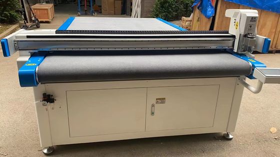 Bon prix Machine de découpe automatique du couvercle du siège d'auto Machine de découpe de tapis électrique de voiture 50Hz en ligne