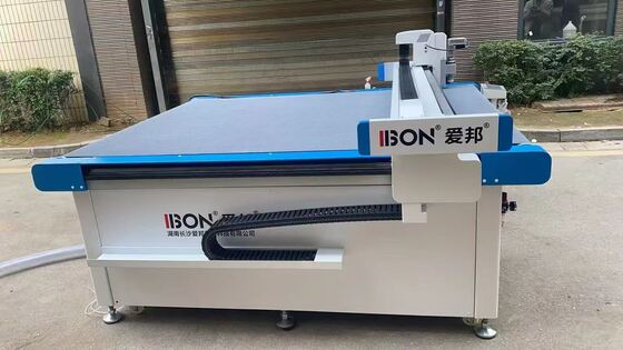 Bon prix Machine de découpe du cuir des sièges auto – Solution de découpe CNC de haute précision pour les intérieurs automobiles en ligne