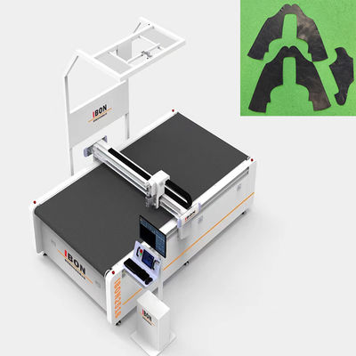 Machine de découpe à couteau oscillant CNC personnalisée de 50 Hz avec 1600 mm x 2500 mm Taille de travail pour le cuir