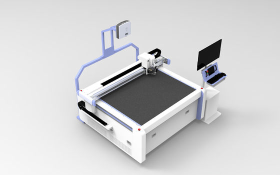 IB1509 Coupeuse de tissu intelligente avec une surface de coupe de 1500 x 900 mm et une précision de positionnement de ± 0,01 mm pour la coupe de motifs de chaussures