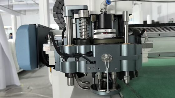 qualité Couteau oscillant pneumatique avec une force de coupe élevée et un fonctionnement à grande vitesse pour une longue durée de vie dans la découpe CNC usine