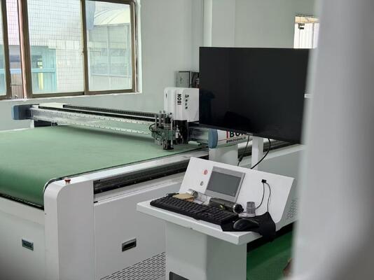 Bon prix Machine à découper les boîtes ondulées CNC avec couteau, outils de coupe et de pliage. en ligne